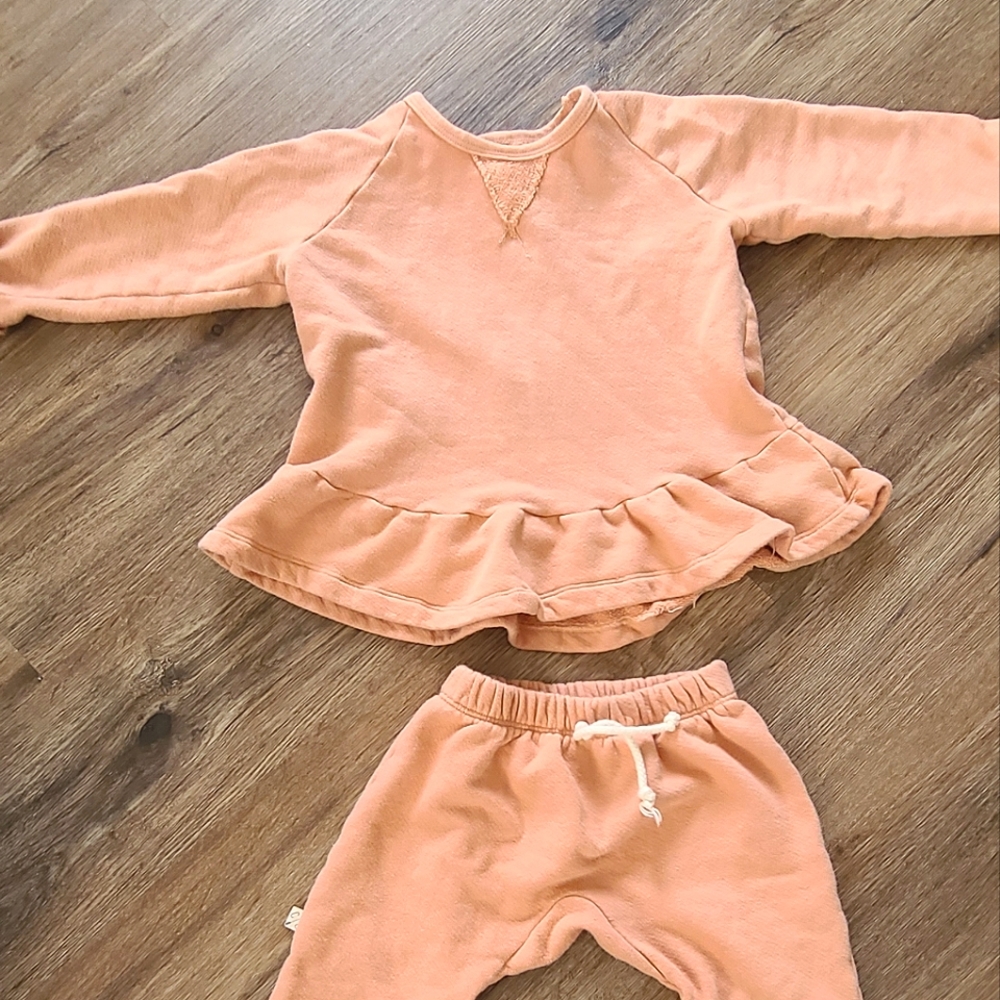 Childhoods clothing 4T set peplum sweatchirt and joggers.